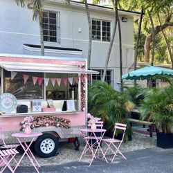 Selling Food / Bakery Truck 