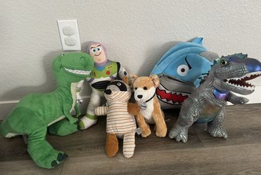 Lot Of 5 Plushies And One Shark Backpack 