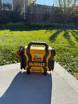 Portable Power 2000 Peak Amp Jump Starter w/Digital Compressor