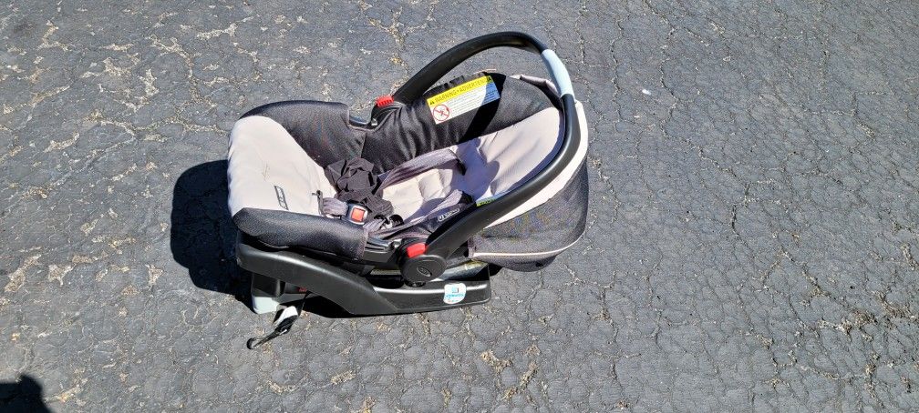 Graco SnugFit 35 Infant Car Seat