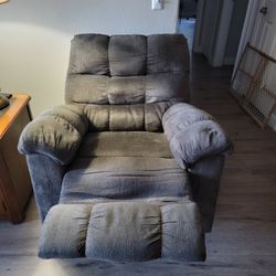 Swivel Rocker Recliner 