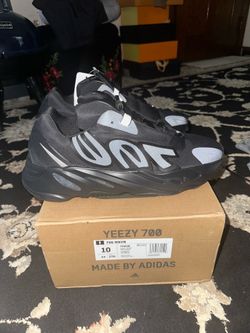 Yeezy 700s size 10