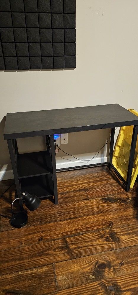 Black Desk