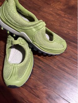 Sale Pending- Earth Shoe Mary Jane Olive Green Womens Mesh Size 8.5, but fits like size 8