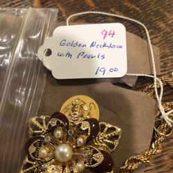 Well Done Golden Necklace With Pearl Pendant