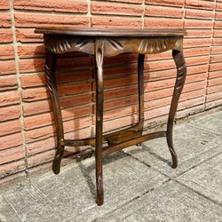 Classic Kidney Shaped End Table 