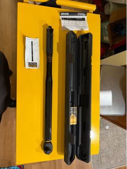 LEXIVON 3/4” Drive Click Torque Wrench – New