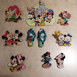 10 Disney Pins Etc