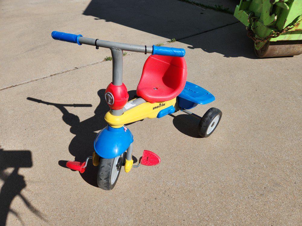 SmarTrike Toddler Tricycle