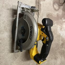 dewalt 20v used 6 1/2” circular saw tool only used works great $85 in n Lakeland 
