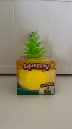 Squeeezy pineapple viral squishy