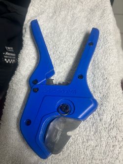 Kobalt PVC pipe cutter opens to 1-1/4 hand tools