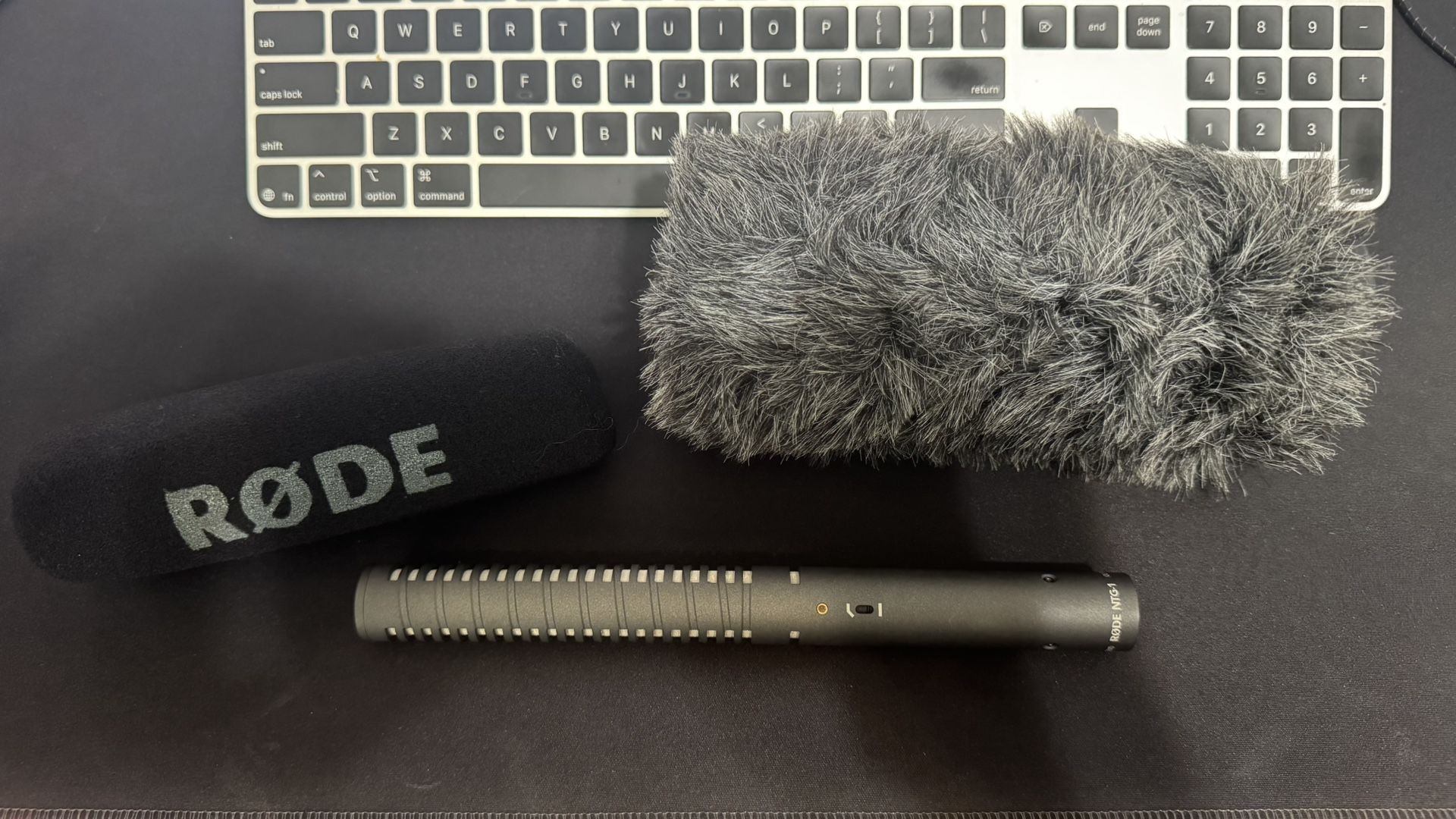 RODE NTG1 Shotgun Microphone and Windshield Kit