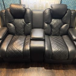 Leather Motorized Reclining Loveseat!