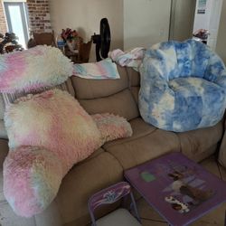 Kids Bedding And Frozen Table And Chair 