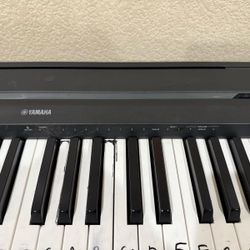 Yamaha Keyboard With Piano 
