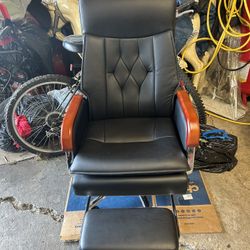 Kinnls Office Chair (Read Description)