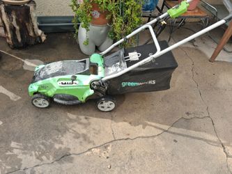 Electric llawm n mower