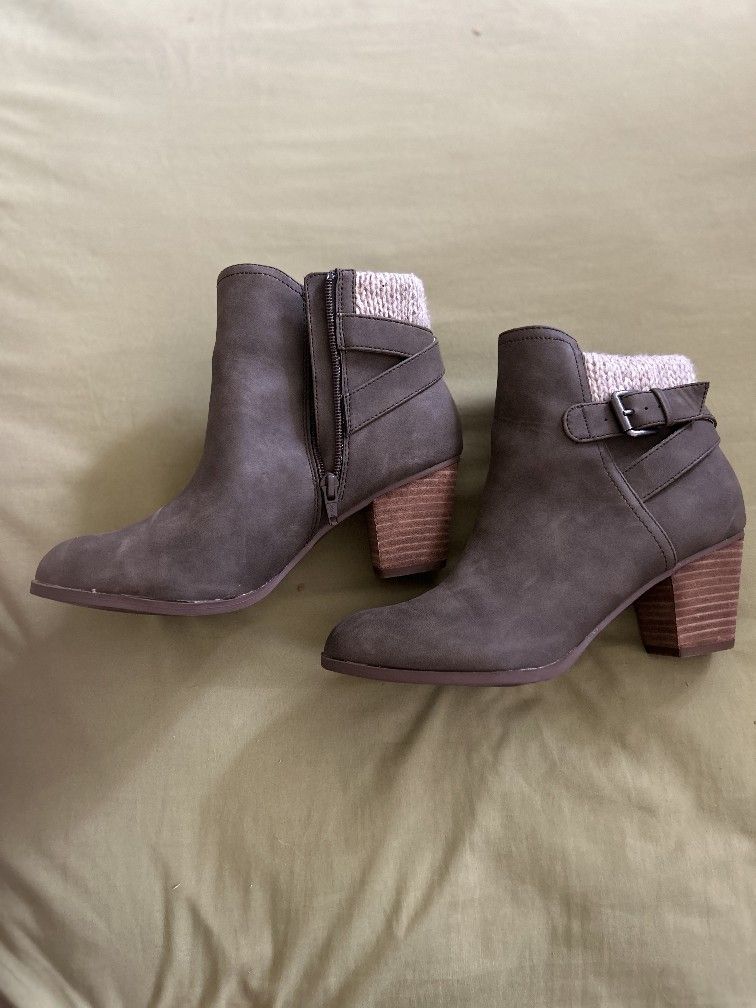 Women's 7.5 Boots: Report