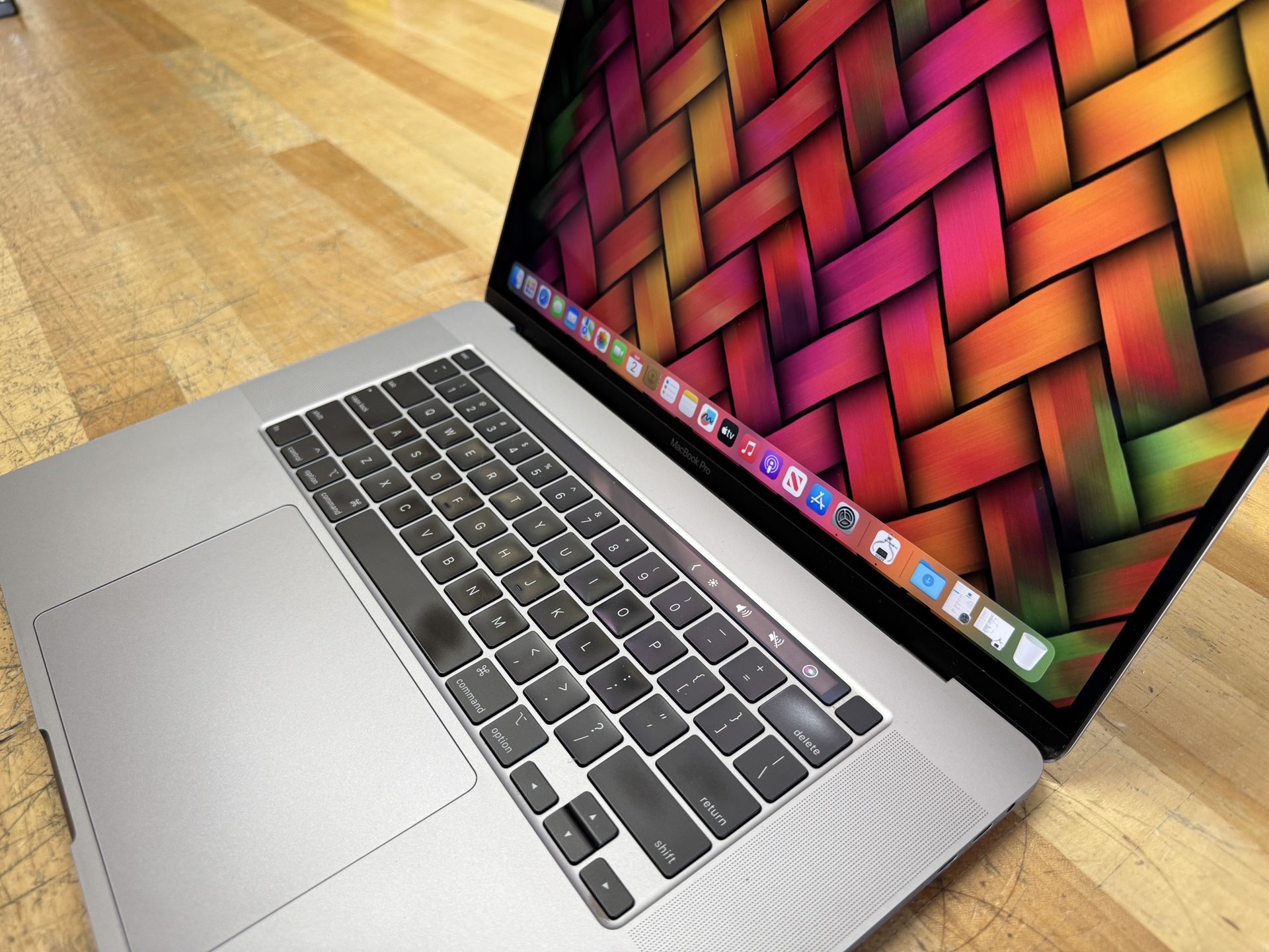 2019 16” MacBook Pro - 2.3 GHz i9 - 16GB - 1TB - 4GB GPU