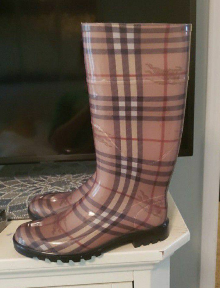 Burberry Rain Boots 7.5 Never Worn
