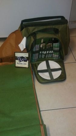 Picnic set with tote and blanket