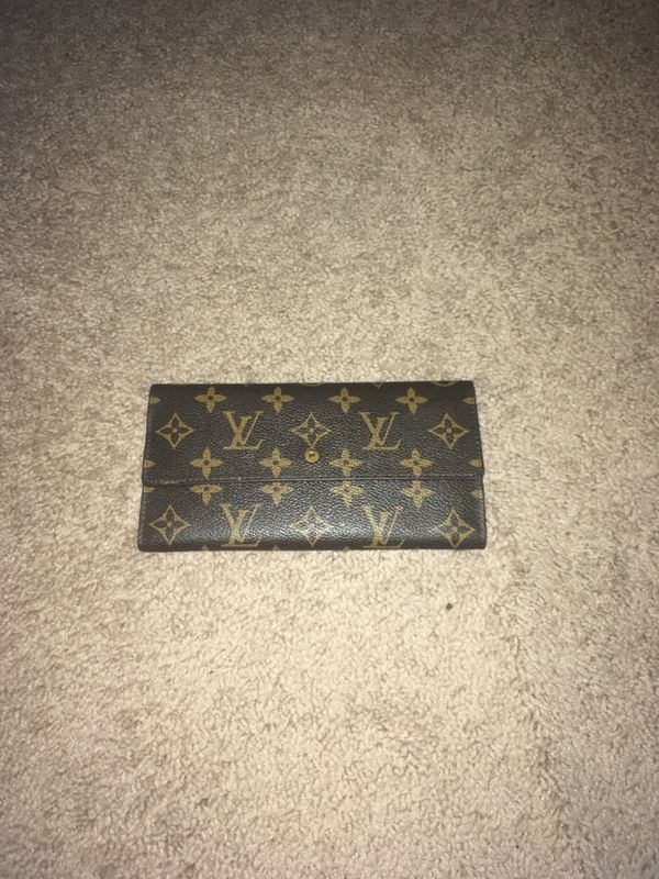 Louis Vuitton Wallet for Sale in Virginia Beach, VA - OfferUp