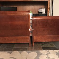 Sleigh Bed Twin