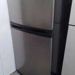 Precioso Refrigerador Whirlpool Seminuevo Tiene Maquina Para Hacer Hielo Grande 21cuft 33 Pulgadas De Ancho Listo Para Usar Super Limpio $240