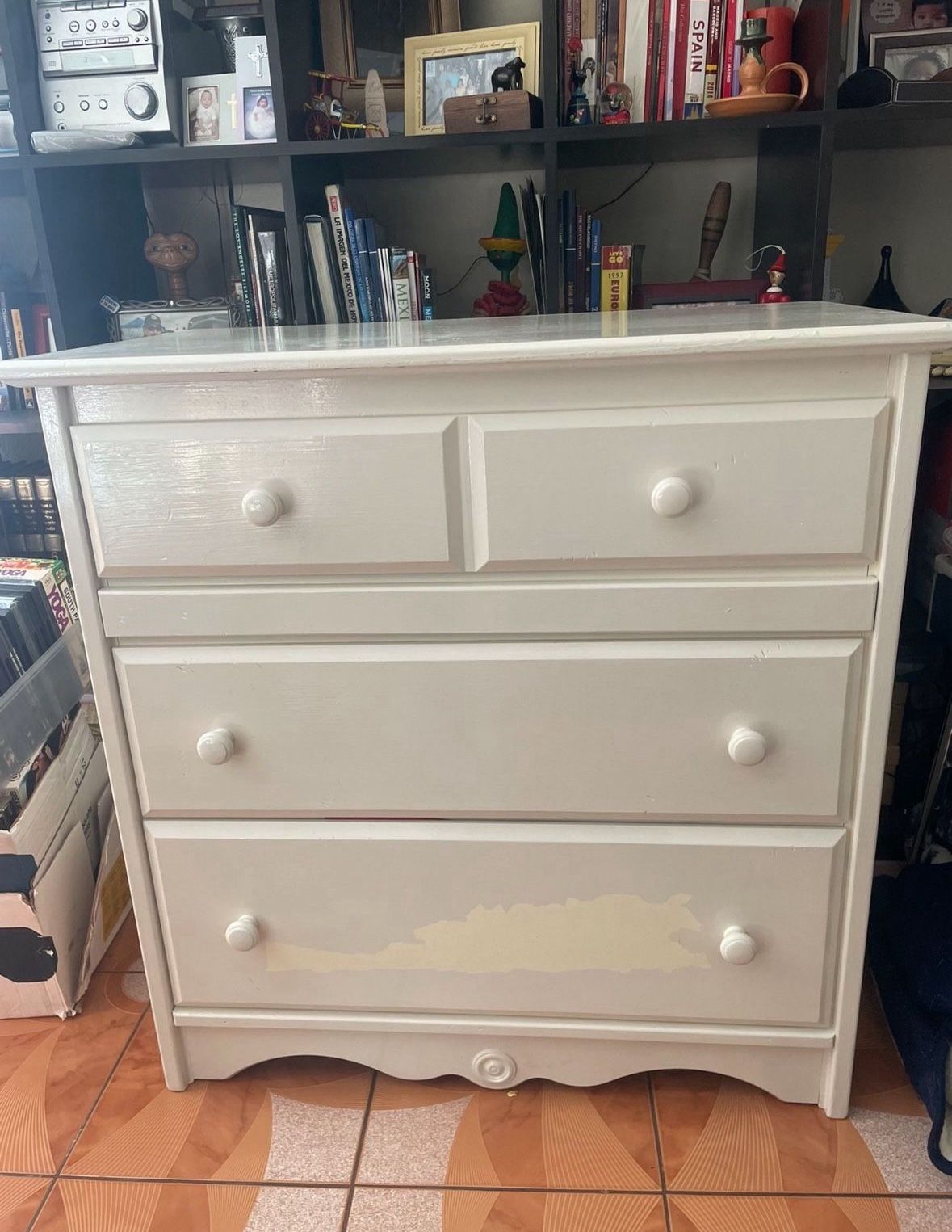 solid wood dresser white RoyalCraft 53" Wide 7 Drawer Dresser, for Bedroom, Modern White Chest of Drawers with Legs and Painted Finish, Wooden Storage Closet Cabinet Organizer for Hallway, Living Room Make a graceful statement to your bedroom interiors with our Gallatin Handcarved Solid Wood 6 Drawer Black Bedroom Dresser Calistoga Handcarved Solid Wood 6