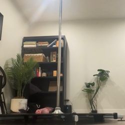 Lupit Pole 
Lupit pole stage, quick lock, stainless steel short legs, 45mm, integrated silk mount