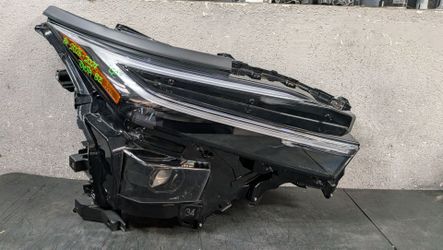 2026-2027 TOYOTA BZ RIGHT HEADLIGHT OEM USED #11213