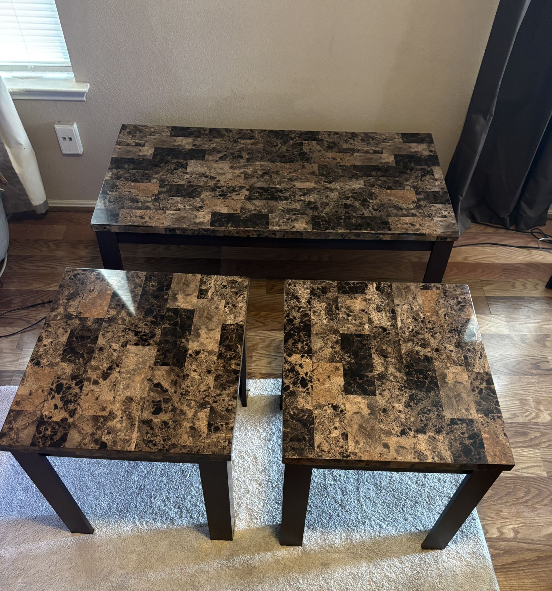 ***MUST GO***  Coffee Table Set
