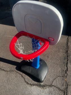 Adjustable basketball hoop
