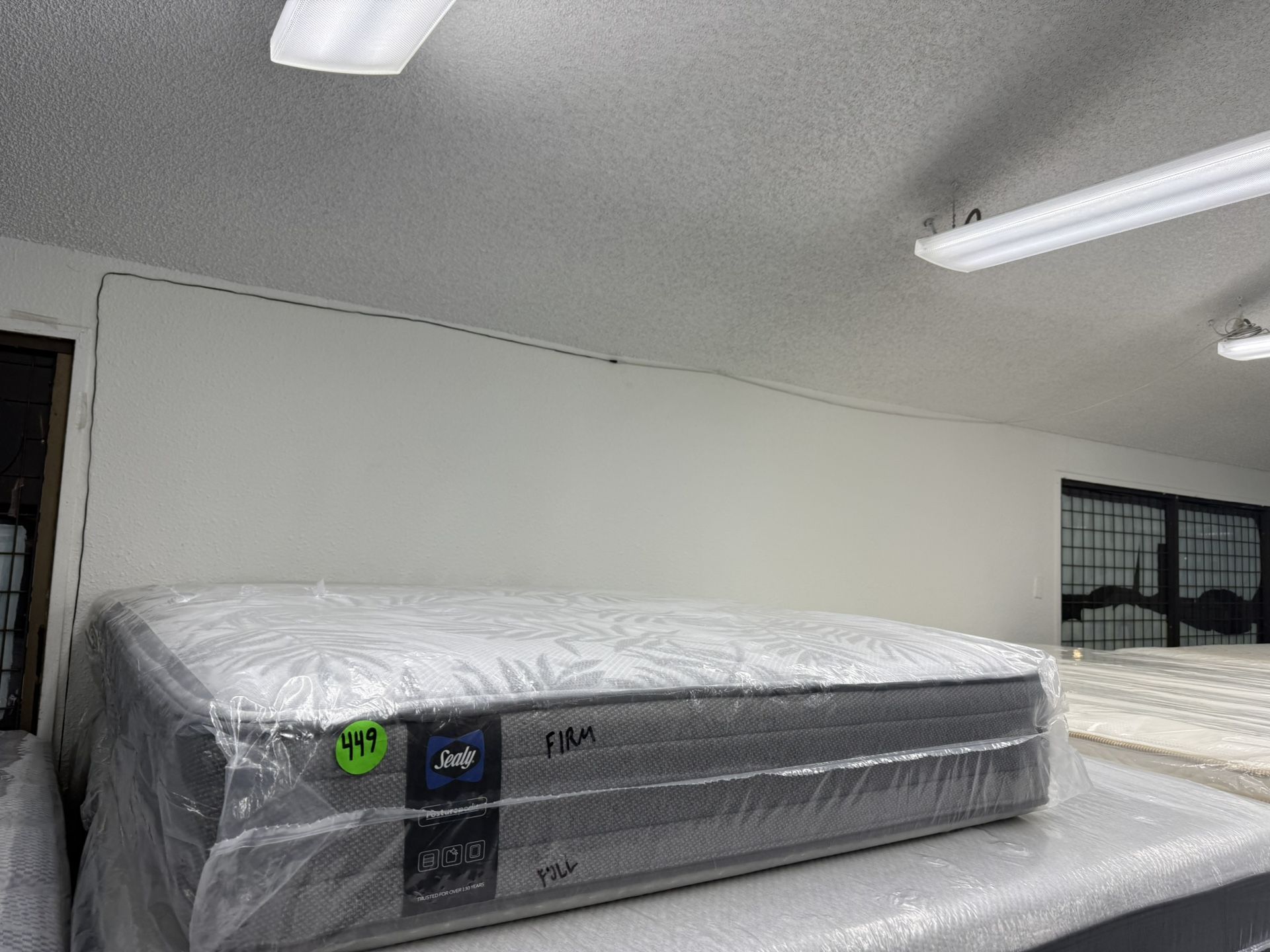 FULL SIZE SEALY POSTUREPEDIC (FIRM) MATTRESS & BOX SPRING BED SET