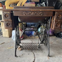 Vintage Singer Sewing Machine Over 100 Years Old 