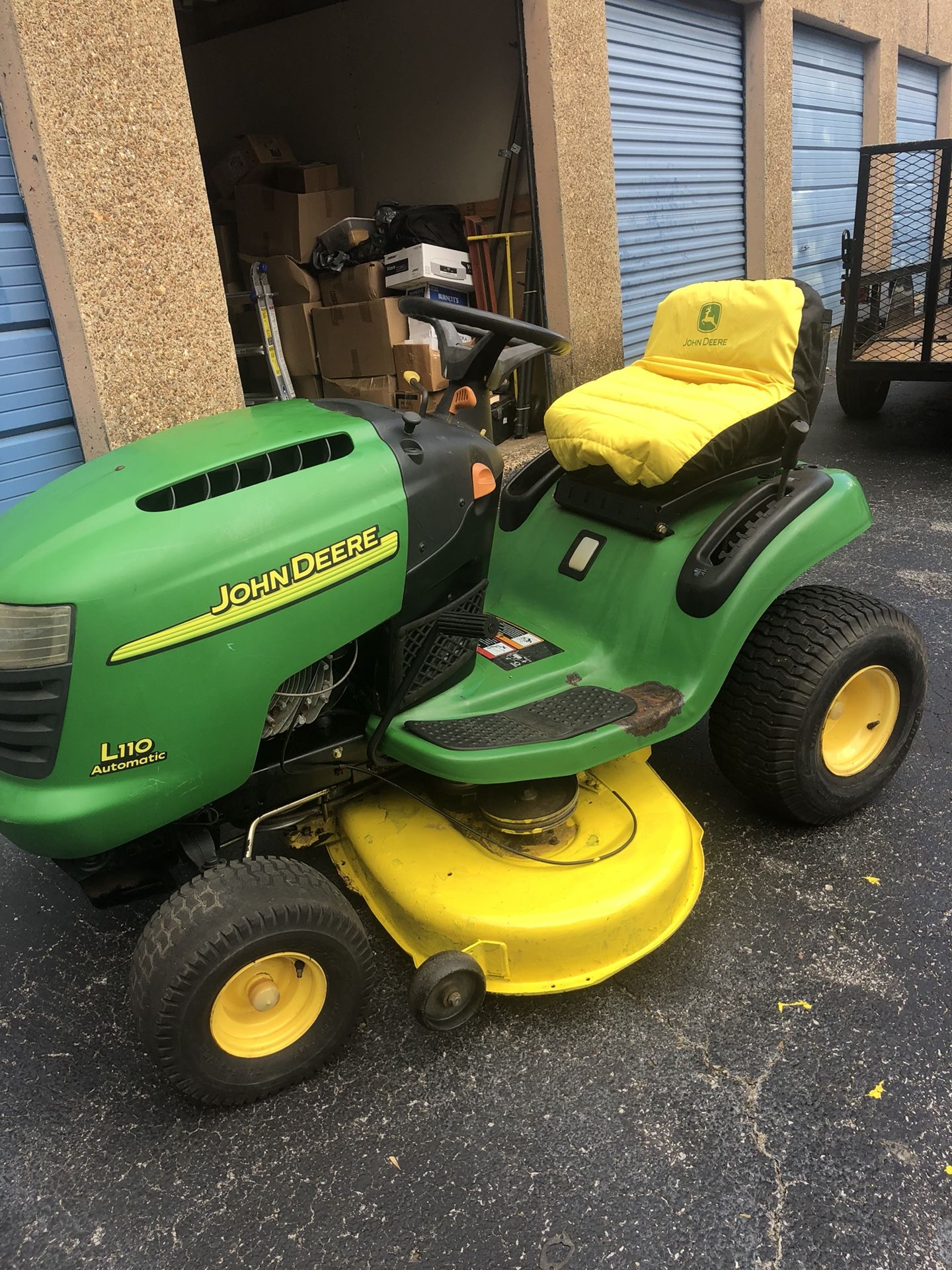 JOHN DEERE L110 RIDING LAWNMOWER