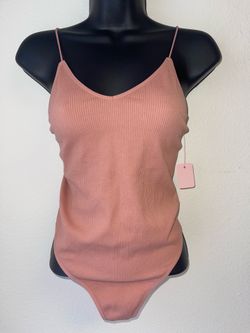 Colsie Ribbed V-Neck Spaghetti Strap Bodysuit - Rose size S