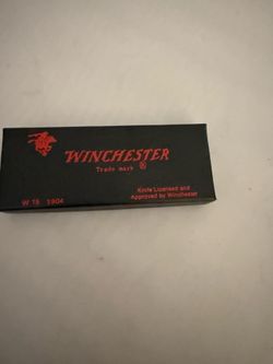 Winchester W15 3904 Backspring Whittler pocketknife, complete with its original "Black Box" packaging and protective red velvet insert.  NEW! Never US
