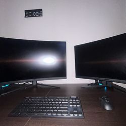 Laptop Gaming Set Up with keyboard,mouse and speakers