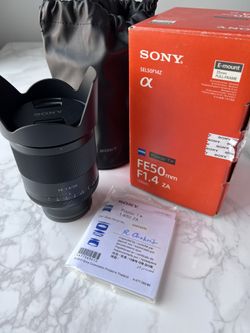 Sony Zeiss FE 50mm f/1.4 ZA - Mint + Box & Hood