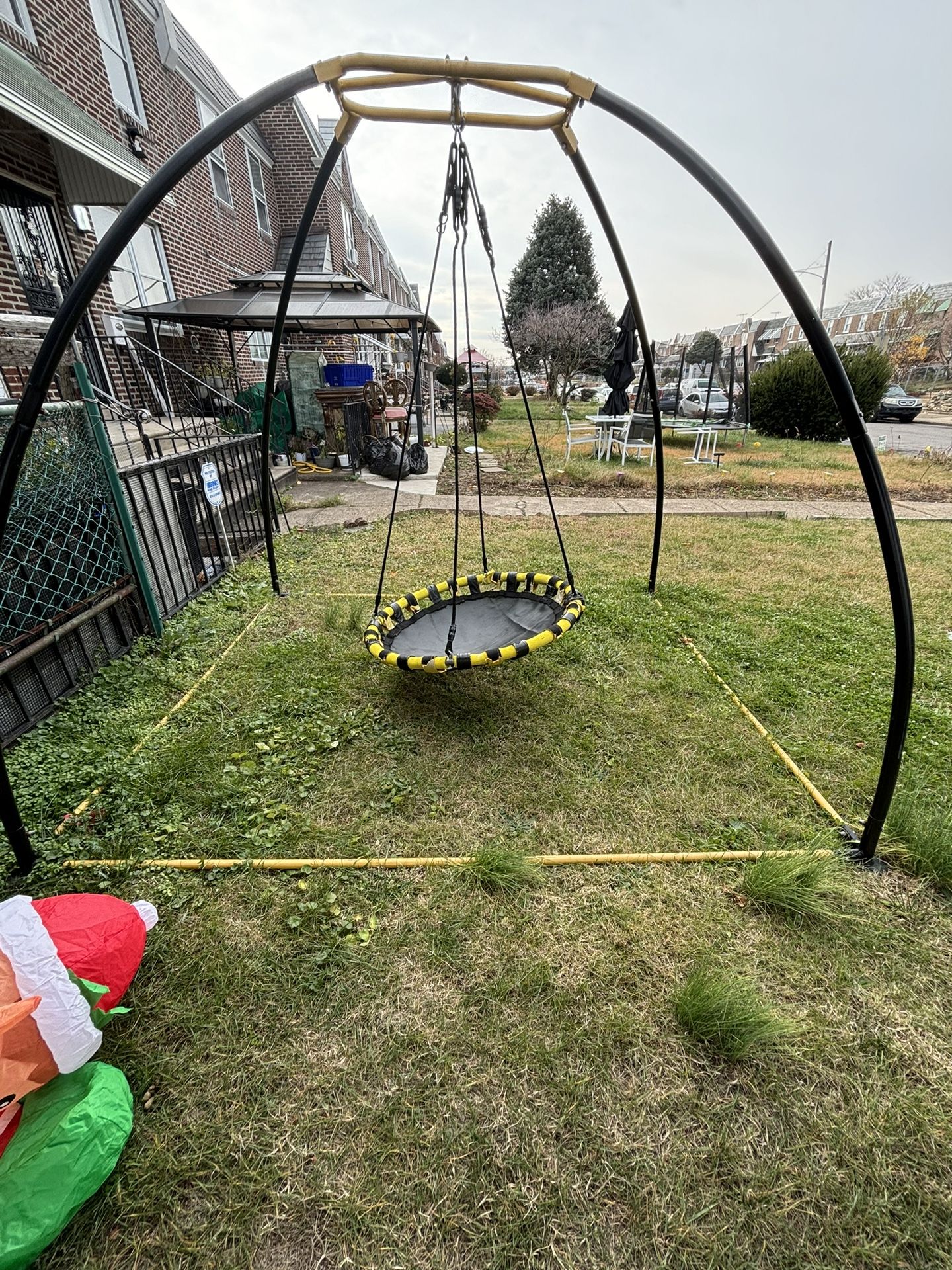  Jumpking Black Plastic and Metal Rope Swing