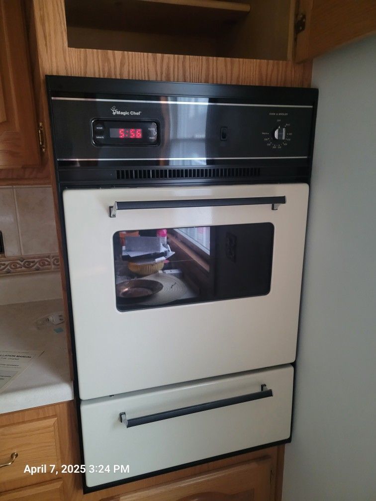Magic Chef wall oven