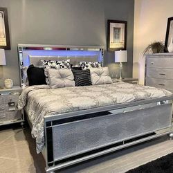 Juego de cuarto size Queen.