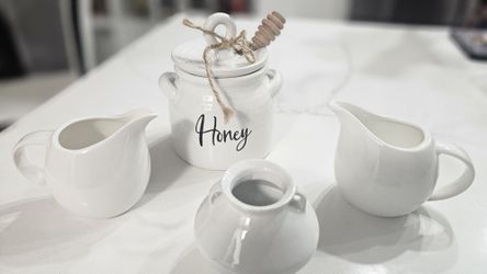 4-Piece Farmhouse Ceramic Honey & Creamer Set – Includes Honey Pot with Wooden Dipper
