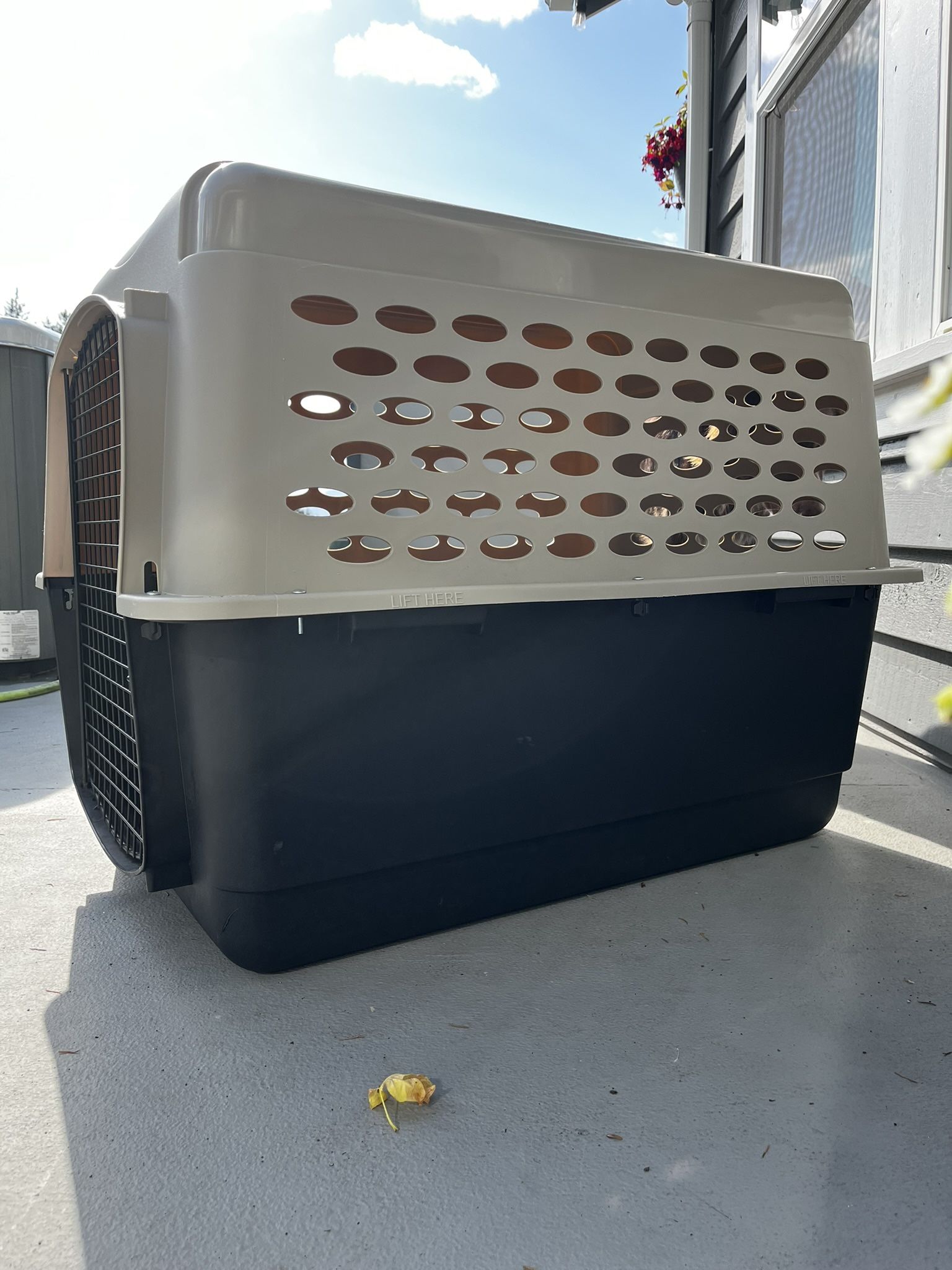 36” Petmate Vari Dog Plastic Airline-Friendly Crate