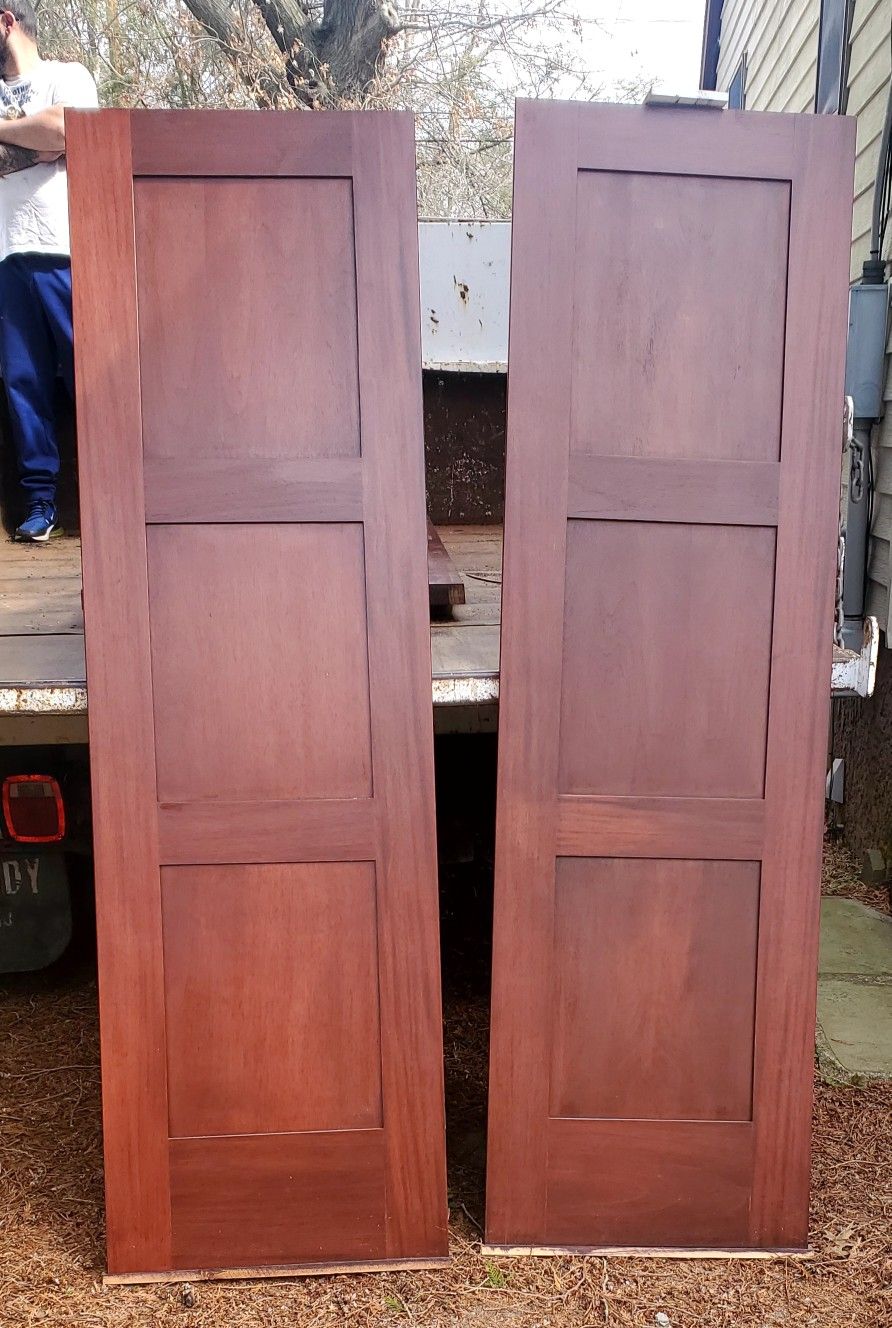 1.- 4 in mahagony door , 2 -24 in. mahagony doors