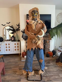 6’ scare crow - Halloween decor animatronic - ONLY lights working