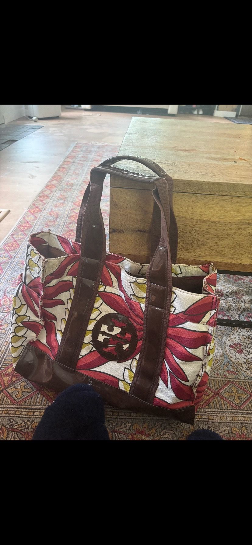 LOW PRICE MOVING- $340 + TAX RETAIL TORY BURCH TOTE