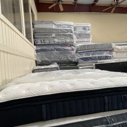 King stears & foster mattress set